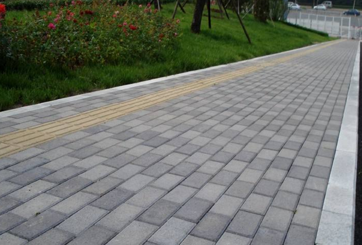 陶瓷透水磚產(chǎn)品特點(diǎn)有哪些?